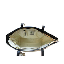 Load image into Gallery viewer, Delilah