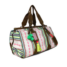 Load image into Gallery viewer, Lola travels