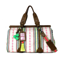 Load image into Gallery viewer, Lola travels